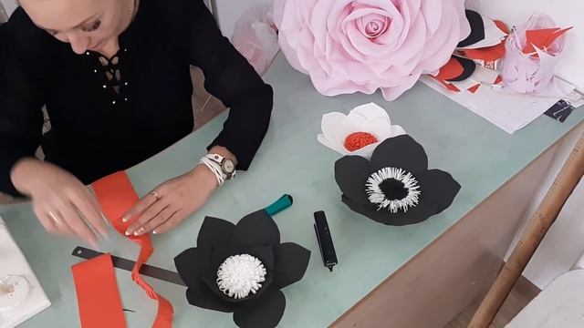 Бесплатный мастер-класс "Цветы на стену из фоамирана и красивые серединки для цветов". смотреть онлайн
