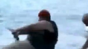 лодка утонула под тяжестью толстяка