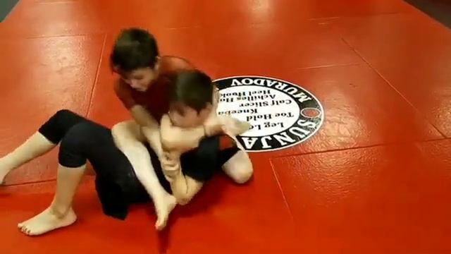 Выход за спину из бокового удержания