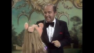 Muppet Songs: Dom DeLuise and Miss Piggy - We Got Us
