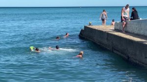 1439 ЯЛТА\ЕЩЁ ОДИН ЗАМЕЧАТЕЛЬНЫЙ ДЕНЬ на ПЛЯЖЕ на МОРЕ\ НАКУПАЛИСЬ\КРЫМ\МОСКВИЧИ ОТДЫХАЮТ в КРЫМУ