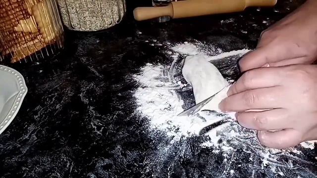 Чебуреки.. Тесто тает во рту.. Хрустящее.. Тонкое.. Сочная начинка... Мамин Рецепт..???