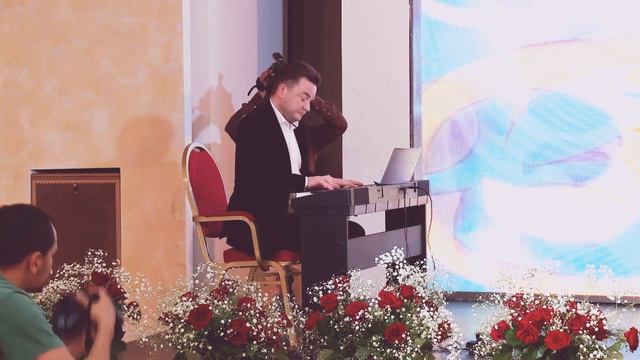"Япыр-ай" и "Дударай". Пианист Олег Переверзев
