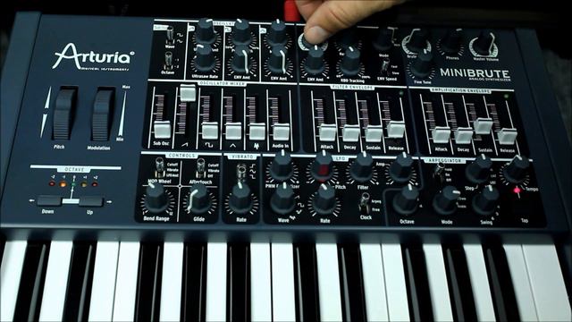 Arturia MiniBrute Monophonic Analog Synthesizer First Impression смотреть онлайн