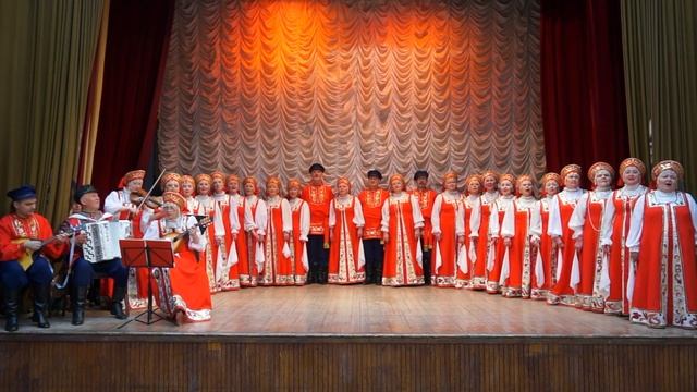 "Отворяйте ворота дубовые". Народный коллектив хор русской песни "Россияночка"