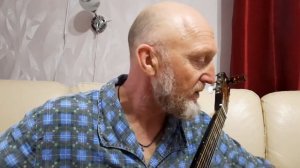 Как настроить гитару по тюнеру или приложению.