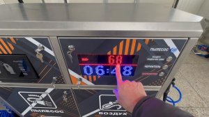 Пылесос самообслуживания двух постовой с большой консолью для шлангов.