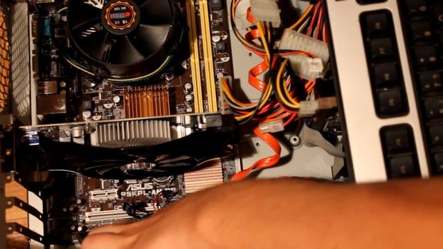 Нет сигнала на мониторе при включении компьютера