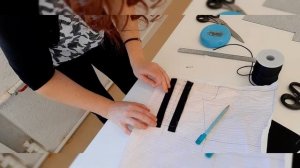 КАК СДЕЛАТЬ ШНУРОВКУ НА КОРСЕТ.
КАК СДЕЛАТЬ КОРСЕТНЫЙ ТОП С ПЕРЬЯМИ ЧАСТЬ 4.