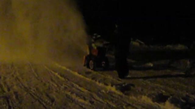 Ночная уборка снега. Снегоуборщиком ЦЕЛИНА смотреть онлайн