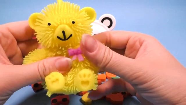 Сюрпризы в кошелечках для детей Открываем кошелечки Распаковываем игрушки смотреть онлайн