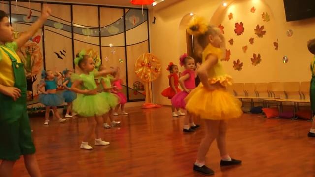 Средняя группа 2 танец Шалунишки смотреть онлайн