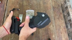 Аккумуляторная цепная мини пила для обрезки деревьев. Вес 1 кг с лезвием 10 см на аккумуляторе