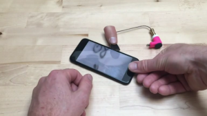 Искусственный палец для смартфона