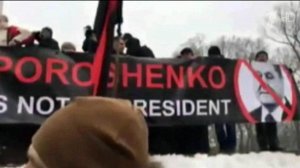 Сотни людей в центре Киева требуют отставки президента Украины