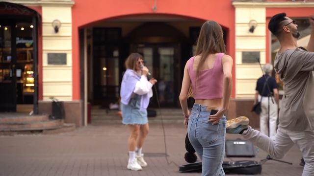 ПЕВИЦА ПРИТВОРИЛАСЬ НОВИЧКОМ с УЛИЧНЫМИ МУЗЫКАНТАМИ #1 смотреть онлайн