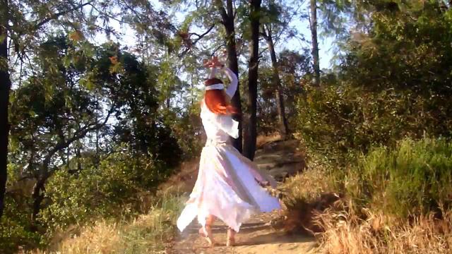 Ameynra Bellydance fashion by Sofia Goldberg. Chiffon skirt with golded lace. Young beauty Queen смотреть онлайн