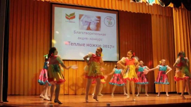 Народный ансамбль танца "Ютазы йолдызлары" на акции "Теплые ножки"