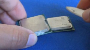 КАК УСТРОЕН ПРОЦЕССОР ВНУТРИ и какого размера у него кристалл