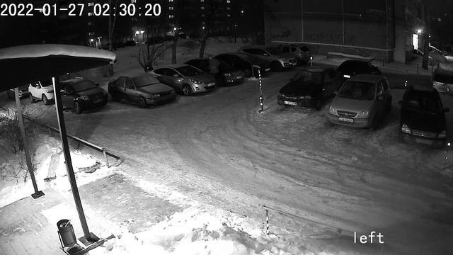 Камера наблюдения. Кража иностранных номеров с машины. 13.12.21 смотреть онлайн