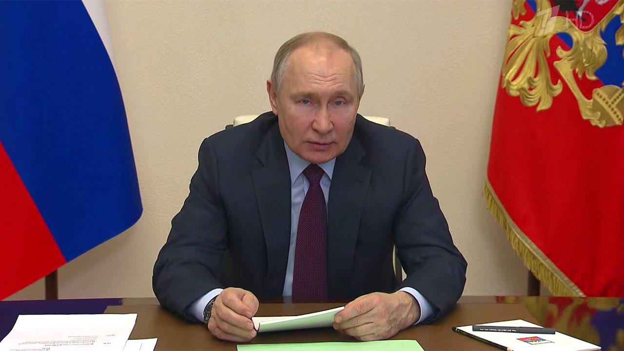 Президент призвал добиться суверенного развития России вопреки любому внешнему давлению