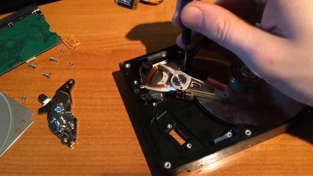 How to disassemble HDD HITACHI Разборка жесткого диска