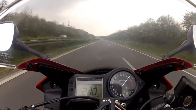 TOP Speed Honda CBR 600 on German Autobahn смотреть онлайн