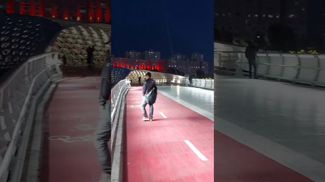 Вечерняя Астана или Нур-Султан, Казахстан, 2022. Назарбаев отстроил красоту. Пешеходный мост р. Иши смотреть онлайн