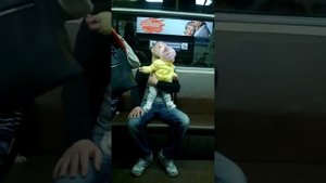 Ребенок первый раз в метро