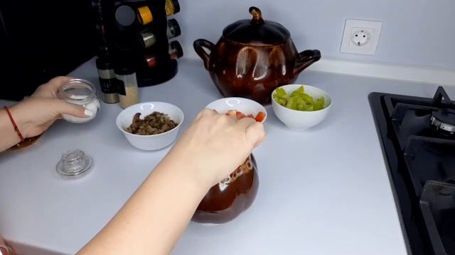 Мясо в горшочках с овощами. Вкусные рецепты