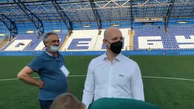Замер температуры воздуха перед матчем Оренбург-Акрон
