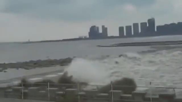 цунами в море смотреть онлайн