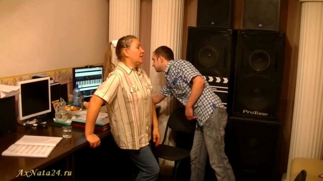 Учимся петь. Диапазон. Вибрато. Механика пения нот в нижнем регистре.