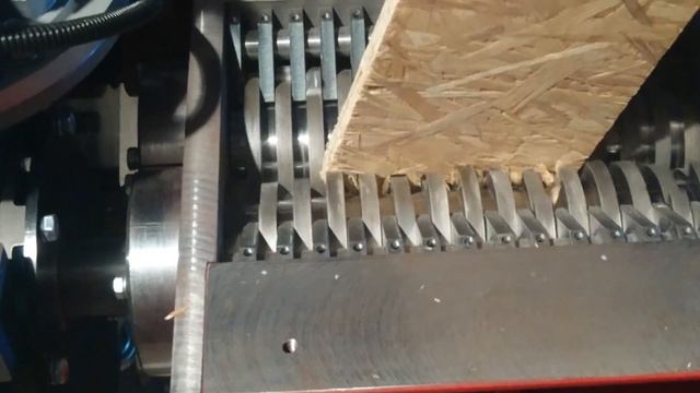 Shredder/rozdrabniacz/kruszarka dwuwałowa - płyta OSB 22mm смотреть онлайн