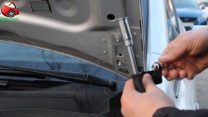 Установка упоров / амортизаторов капота на Opel Zafira B / Опель Зафира 2 (www.upora net)
