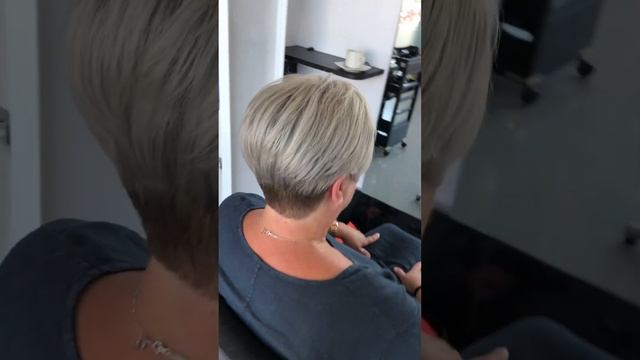 White highlights blond hair color pixie hair cut hairstyles by Amal Hermuz смотреть онлайн