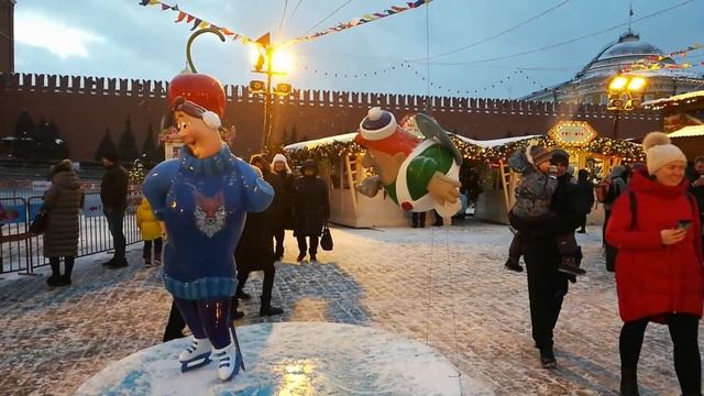 Новогодняя ярмарка.  Красная площадь.  Москва 19 января 2019