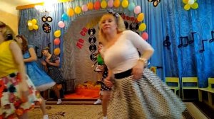 Танец мам на выпускной в садике в стиле стиляги!