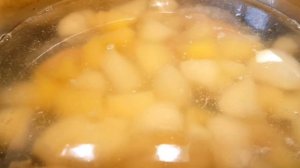 Суп из красной рыбы / суп из горбуши / суп с лососем / Red fish soup / pink salmon soup /红鱼汤/粉红鲑鱼汤