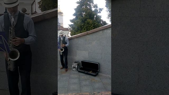 уличный саксофон смотреть онлайн