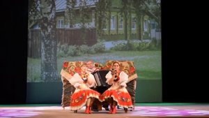 Дуэт народного ансамбля народной песни   Раздолье   Евгения Крамаренко и Мария Заболотняя, аккомпан