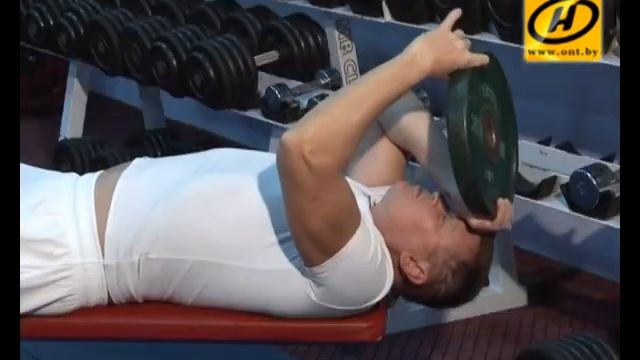 Советы тренера: правильно качаем мышцы шеи.
