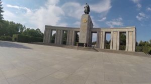 Загнивающая Германия. Как в Берлине ухаживают за советскими памятниками!