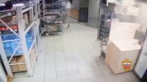 В Москве полицейские уличили в краже 1 млн рублей из сейфа супермаркета бывшего работника магазина