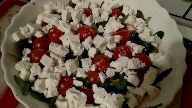 Правильное питание готовлю ужин для себя и пиццу для ребенка. смотреть онлайн