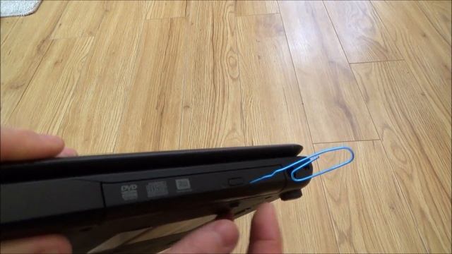 How to manually Eject a STUCK DISC from a Laptop смотреть онлайн
