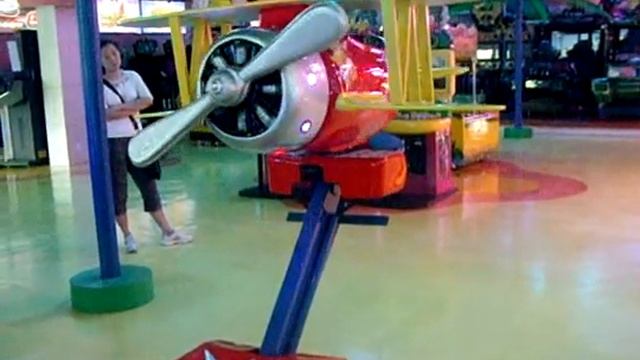 Аттракцион "Воздушный бой" смотреть онлайн