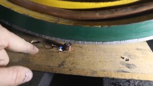 Как нагревать и плавить металлы при помощи магнитов(Эксперименты с магнитами) [Cody'sLab на русском