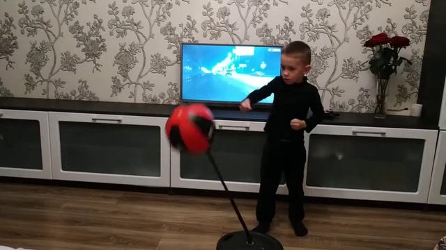 Ставим удар. Отработка ударов спорт дети 6лет