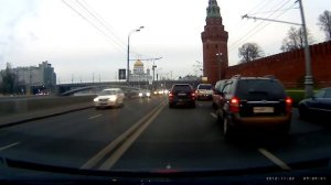 Поворот направо из крайней левой когда 4 полосы!